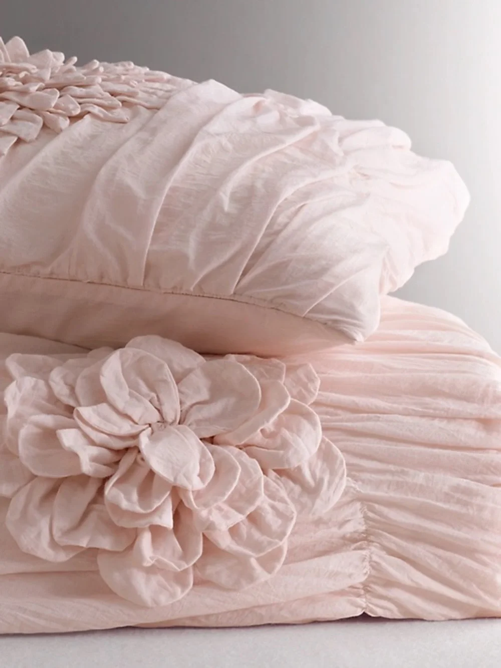 rh baby & child washed appliquéd fleur toddler quilt